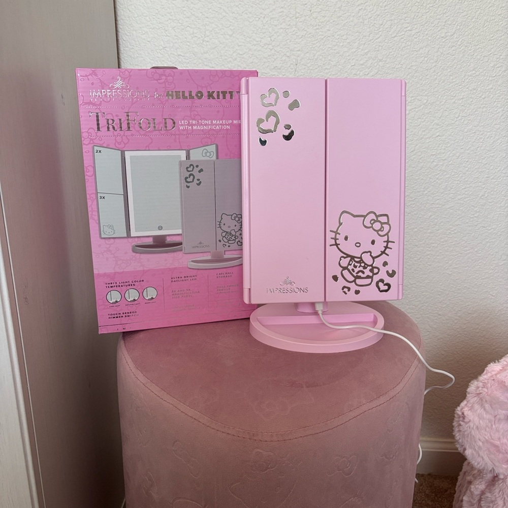 Impressions Vanity Hello Kitty Tri fold mirror